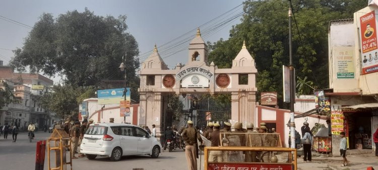 यूपी कालेज पुलिस छावनी में तब्दील,छात्रों ने मजार के पास हनुमान चालीसा पढ़ने का किया ऐलान