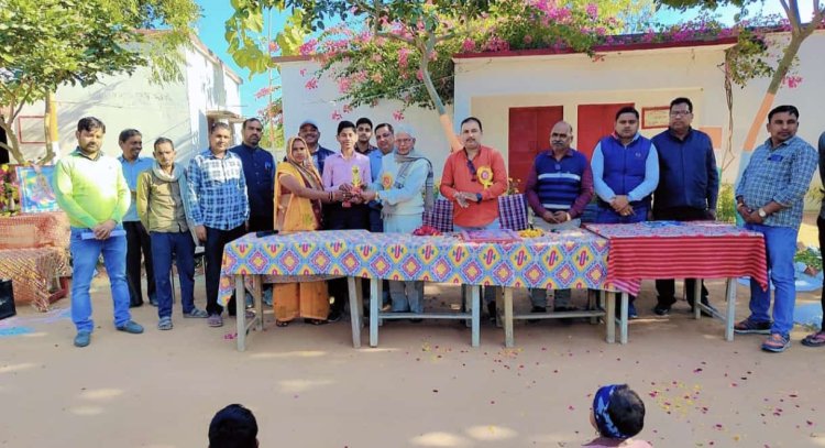 एनएमएमएस परीक्षा परिणाम के जिला टॉप बने अभिषेक, विद्यालय व गुरुजनों का बढ़ाया