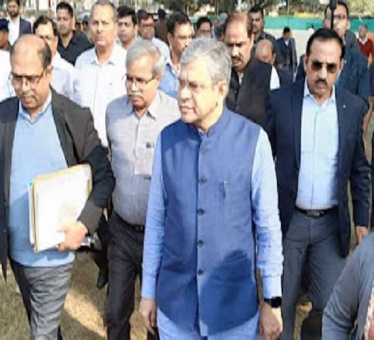 महाकुंभ के दाैरान श्रद्धालुओं की सुविधा के लिए चलेंगी तीन हजार ट्रेनें: रेल मंत्री