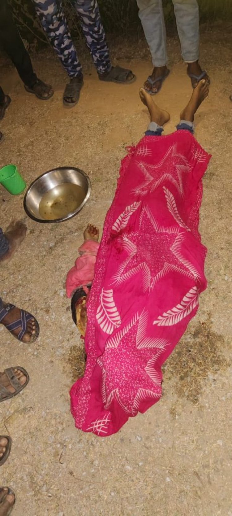 कोरबा में पिकअप वाहन पलटने से मासूम की मौत, 25 लाेग घायल