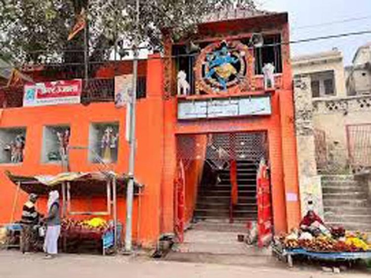सीएम योगी के प्रयासों से महाकुम्भ में मंदिर और घाट का हुआ कायाकल्प