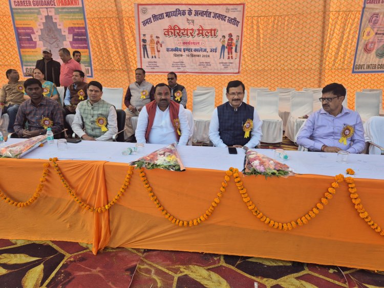 जिला पंचायत अध्यक्ष में दीप प्रज्वलन के साथ किया कैरियर मेले का शुभारम्भ