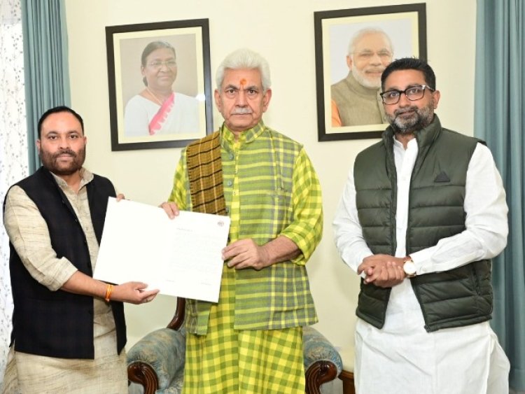 जम्मू कश्मीर के उप राज्यपाल को महाकुम्भ 2025 का दिया निमंत्रण