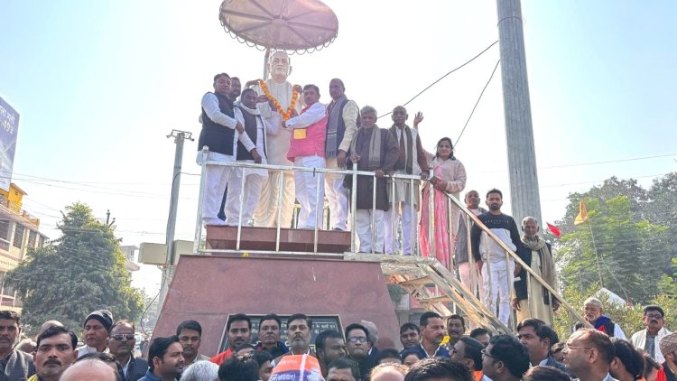 पुण्यतिथि पर अपना दल (एस) ने सरदार पटेल काे किया याद