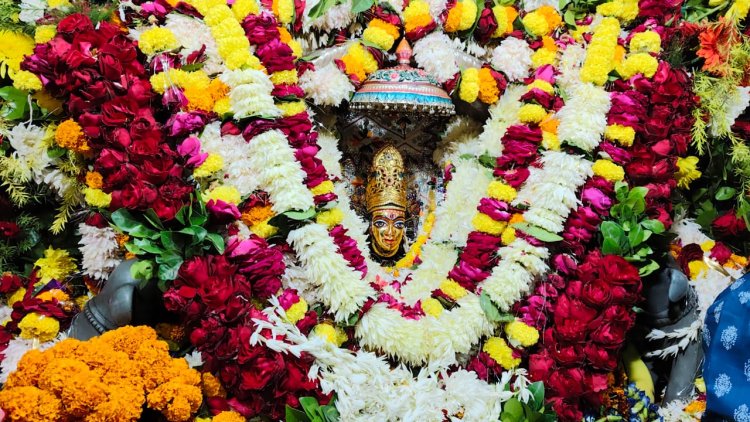 बाबा बटुक भैरव का त्रिगुणात्मक श्रृंगार देख श्रद्धालु आह्लादित,धाम में उमड़े श्रद्धालु