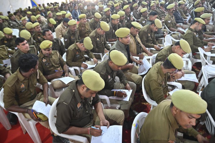 महाकुंभ 2025: पुलिसकर्मियों की तैयारियों को परखने के लिए लिखित परीक्षा