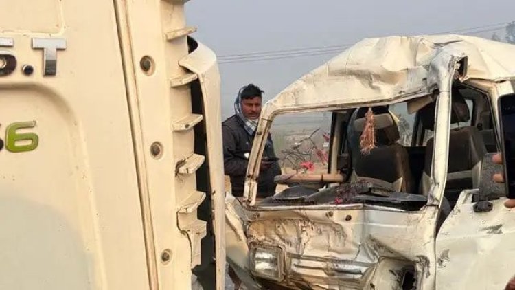स्कूल वैन और टैंकर की भिड़ंत में छात्र सहित दो की मौत