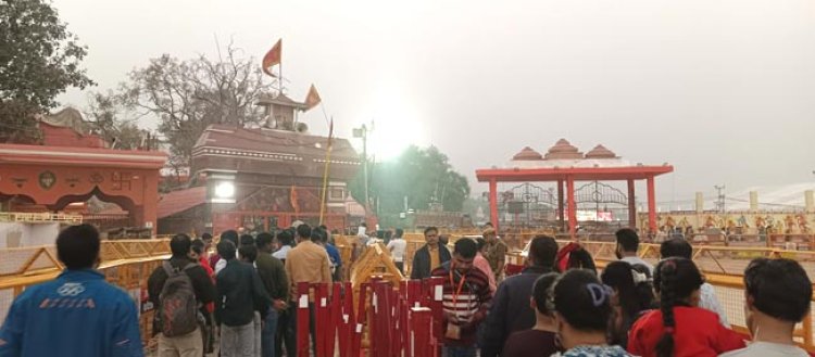 आस्था का केंद्र बने बड़े हनुमान के दर्शन को उमड़े चौगुना श्रद्धालु