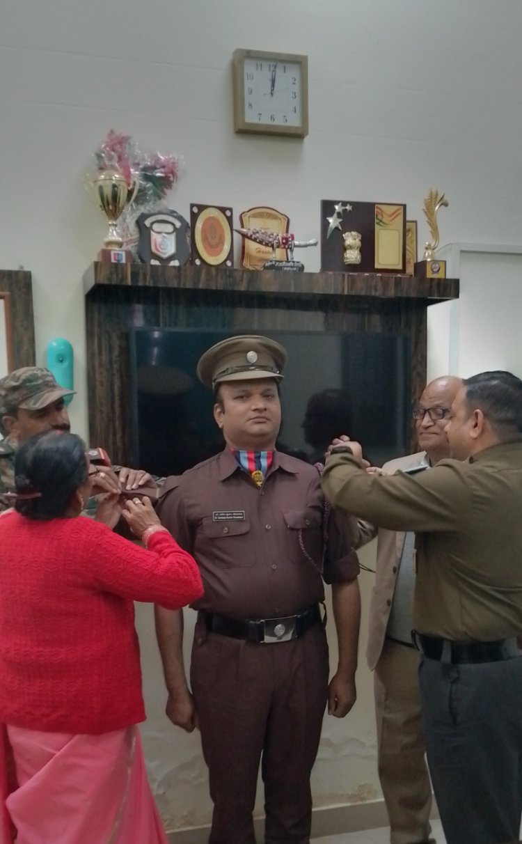 महायोगी गोरखनाथ विश्वविद्यालय गोरखपुर के एन सी सी अधिकारी डॉ. संदीप श्रीवास्तव हुए लेफ्टीनेंट