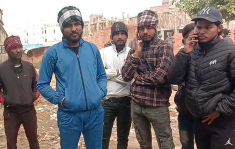 मोटरसाइकिल पोल से टकराई, युवक की मौत व साथी घायल
