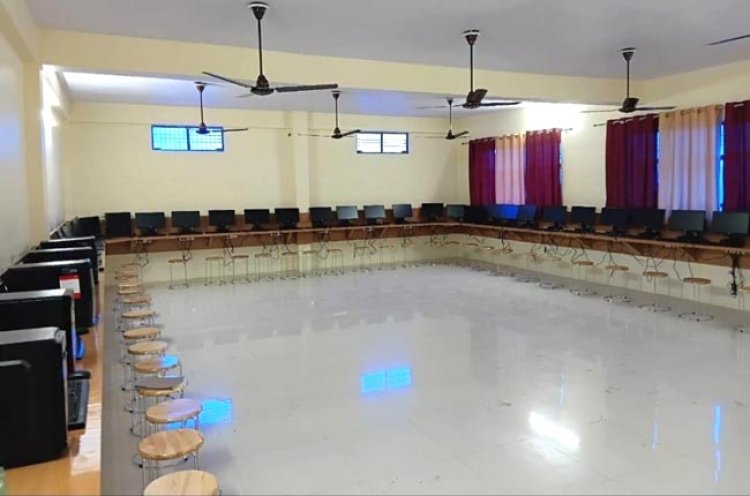 रानी रेवती देवी में कम्प्यूटर के आधुनिक लैब का प्रधानाचार्य ने किया उद्घाटन