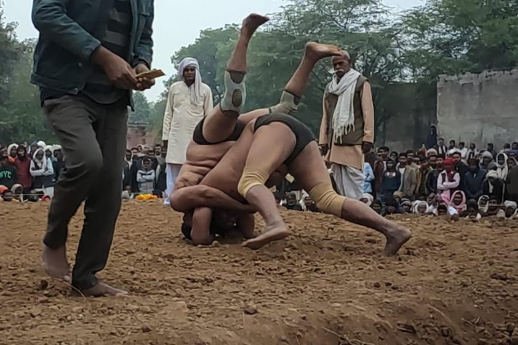 बनारस के नौशाद ने कन्नौज के सुरेश को पछाड़ा