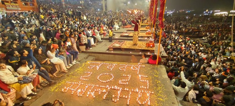 साल 2024 के आखिरी दिन गंगा आरती में उमड़ा आस्था का सैलाब