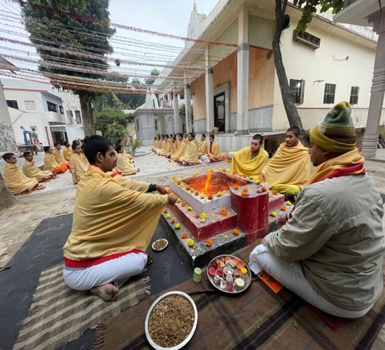वेद छात्रों ने वैदिक मंत्रों से किया नये साल का स्वागत