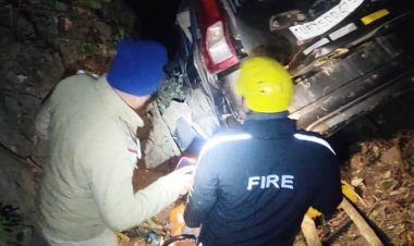 कार खाई में गिरने से एक  की मृत्यु, तीन घायल