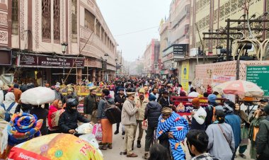 प्रयागराज महाकुंभ से श्रद्धालुओं का पलट प्रवाह काशी में, सुरक्षा व्यवस्था चाक चौबंद