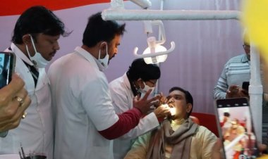 दंत कुम्भ में श्रद्धालुओं के दांतों का हो रहा नि:शुल्क इलाज