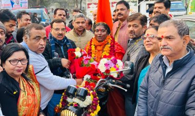 भदोही से दो हजार किलोमीटर की यात्रा कर प्रयागराज पहुंचेंगी बुलेट रानी, कानपुर में हुआ स्वागत