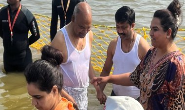 पूर्व राष्ट्रपति रामनाथ कोविंद और डॉ. कुमार विश्वास ने संगम में लगाई डुबकी, गौतम अदानी ने की श्रद्धालुओं की सेवा