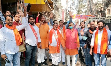 रामलला के प्राण-प्रतिष्ठा की पहली वर्षगांठ पर निकली पदयात्रा, हुआ हनुमान चालीसा का पाठ