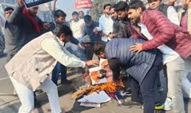 मुलायम सिंह यादव पर की टिप्पणी को लेकर उप्र में सपा कार्यकर्ता जता रहे विरोध