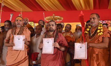 परम धर्म संसद में एक मंच पर आए तीन पीठों के शंकराचार्य, जारी किया धर्मादेश