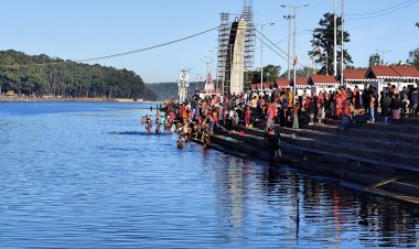अनूपपुर : मौनी अमावस्या पर श्रद्धालुओं ने नर्मदा में लगाई आस्था की डुबकी