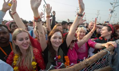 विदेशी श्रद्धालु बोले इतनी भीड़ को नियंत्रित करना सरकार की कुशलता, हर कोई खुद को सुरक्षित महसूस कर रहा