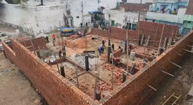 संभल में विवादित जामा मस्जिद के पास तेजी से हो रहा पुलिस चौकी का निर्माण कार्य