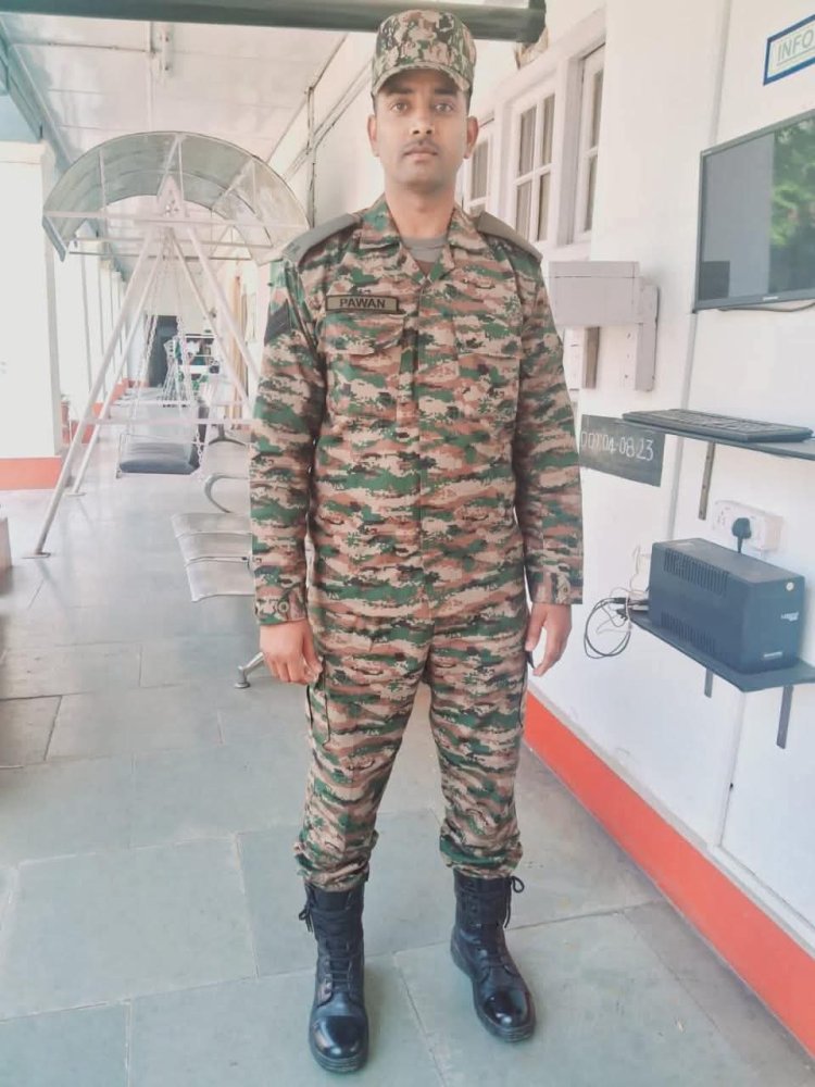 बलिदानी जवान के घर पहुंचे सपा विधायक ने परिजनों को दी सांत्वना