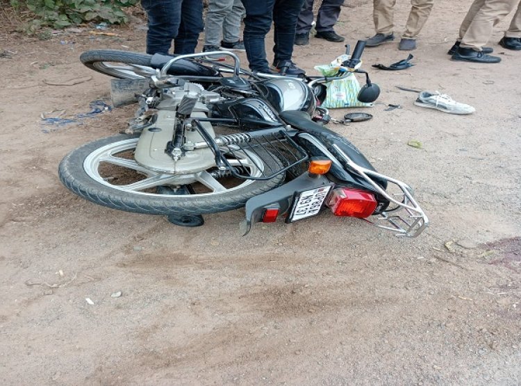 ट्रक की टक्कर से बाइक सवार युवक की मौत