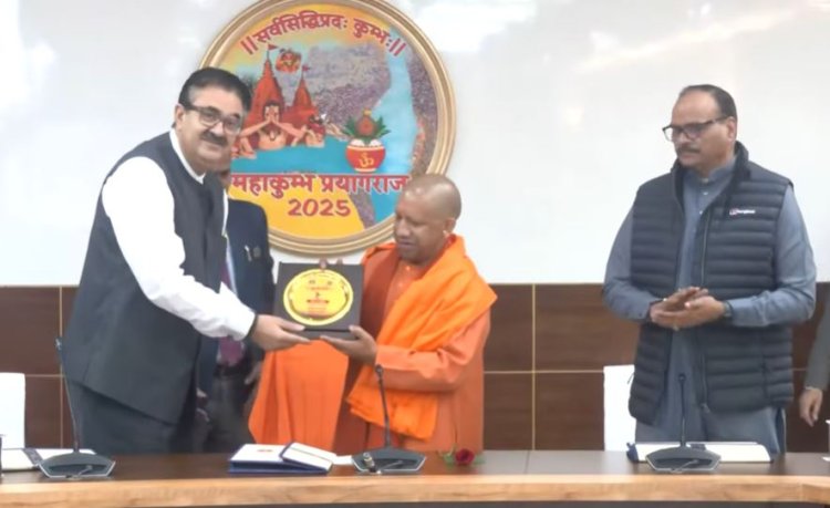 मुख्यमंत्री योगी ने किया आकाशवाणी के एफ.एम. रेडियो चैनल का शुभारम्भ