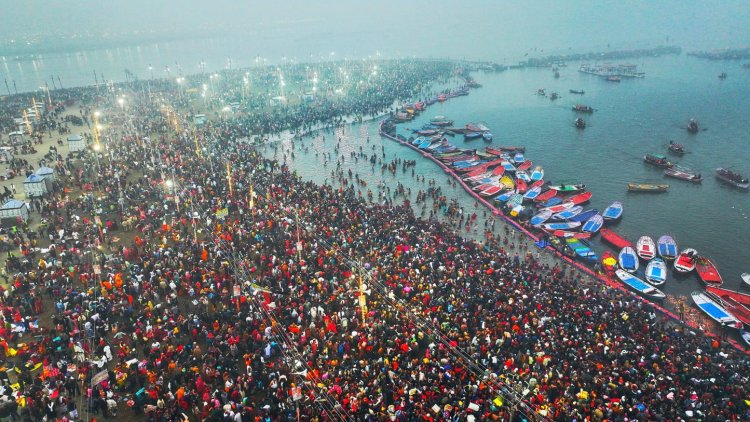 हर-हर गंगे के जयकारों के बीच महाकुम्भ में श्रद्धा का महासंगम