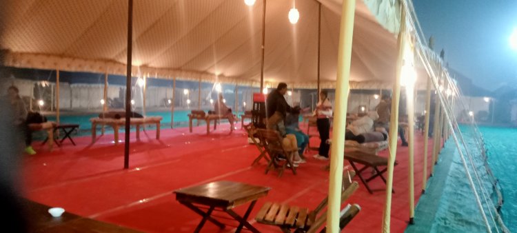 गंगा की रेती पर बनी टेंट सिटी में श्रद्धालुओं का हुजूम