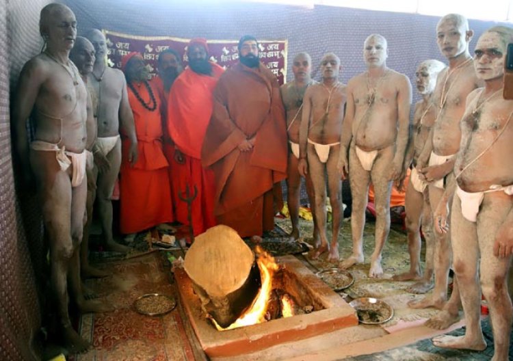 महाकुम्भ : श्री शंभू पंच अग्नि अखाड़ा में शुरू हुआ दीक्षा समारोह