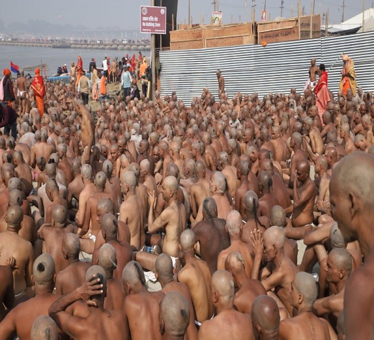 नागा संन्यासियों की दीक्षा का साक्षी बना प्रयागराज महाकुम्भ का गंगा तट