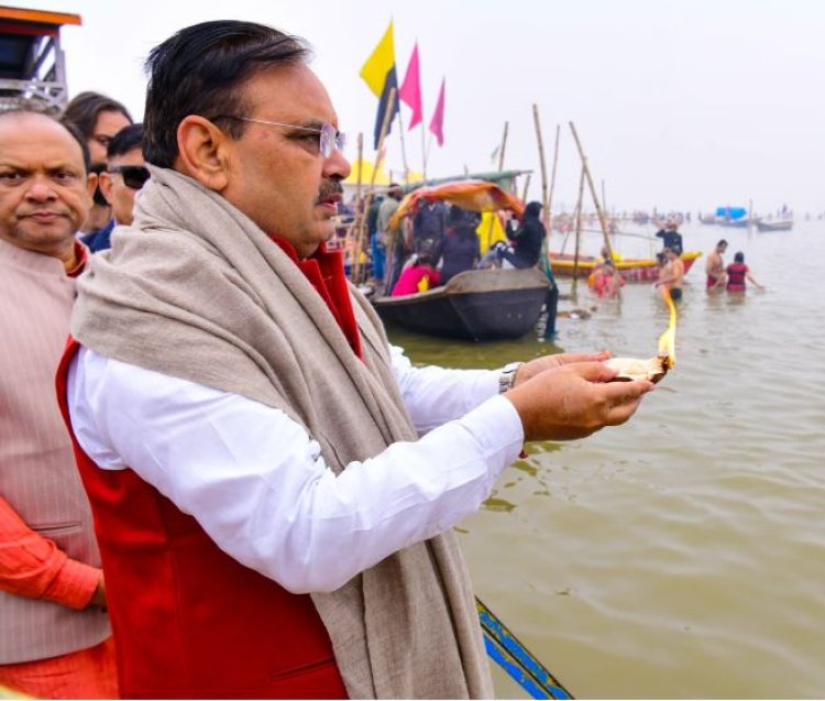 महाकुम्भ: राजस्थान के मुख्यमंत्री ने संगम में लगाई आस्था की डुबकी, बड़े हनुमान जी के किये दर्शन