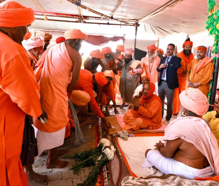 कल्याण सेवाश्रम अमरकंटक के शिविर में मुख्यमंत्री योगी का संतो ने किया भव्य स्वागत