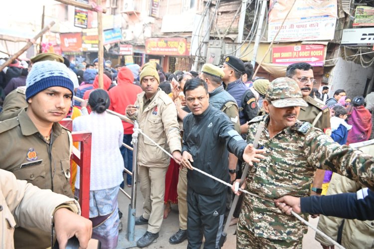 महाकुंभ: श्रद्धालुओं का पलट प्रवाह काशी में, इंटर तक के विद्यालय बंद व ऑनलाइन पढ़ाई
