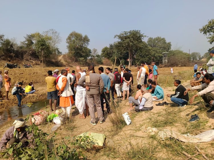महाकुंभ भगदड़ में जान गंवाने वाली पलामू की गायत्री का हुआ अंतिम संस्कार