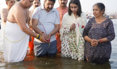 उप मुख्यमंत्री मुकेश अग्निहोत्री ने बेटी संग महाकुंभ में लगाई पवित्र डुबकी