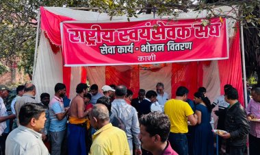 महाकुंभ: प्रयाकी सेवागराज से काशी आ रहे श्रद्धालुओं  में आरएसएस भी जुटा,अन्न सेवा