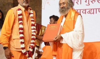 “आदि शंकराचार्य ने भारत को अद्वैत ज्ञान से प्रकाशित किया” : श्रीश्री रविशंकर