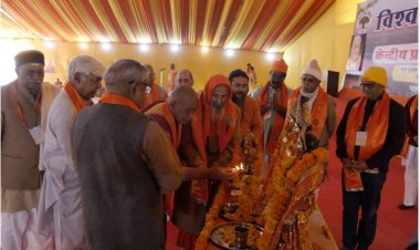 प्रयागराज महाकुंभ मेला क्षेत्र में विहिप प्रन्यासी मंडल की बैठक शुरू, काशी और मथुरा पर होगा मंथन