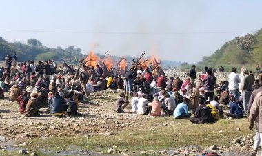 आठ मृतकों की अंत्येष्ठि में उमड़े ग्रामीण, कलेक्टर भी हुए शरीक