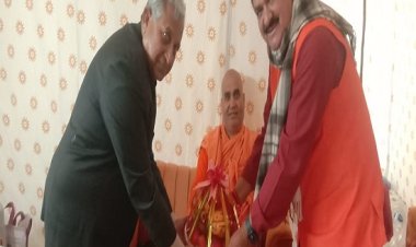  पुरी पीठ शंकराचार्य के शिविर में पहुंचे भाजपा नेता ,लियाआशीर्वाद
