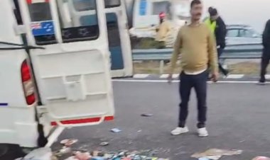 बुंदेलखंड एक्सप्रेस-वे पर हिमाचल प्रदेश की बस खड़े  ट्रक से टकराई, दो तीर्थ यात्रियाें की माैत