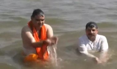 राजस्थान-एमपी के मुख्यमंत्री ने महाकुंभ में एक साथ लगाई डुबकी