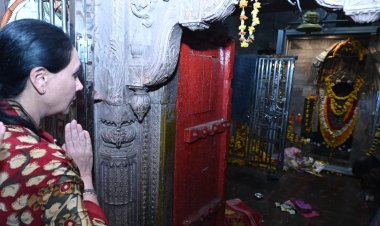 उप मुख्यमंत्री दीया कुमारी ने प्रयागराज में अक्षय वट, बड़े हनुमान और नागवासुकी मंदिर में की पूजा-अर्चना