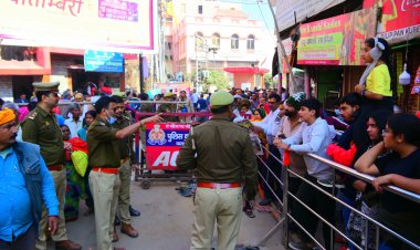 महाकुंभ के पलट प्रवाह से काशी हांफने लगी,भीड़ संभालने में अफसरों पर दबाव बढ़ा